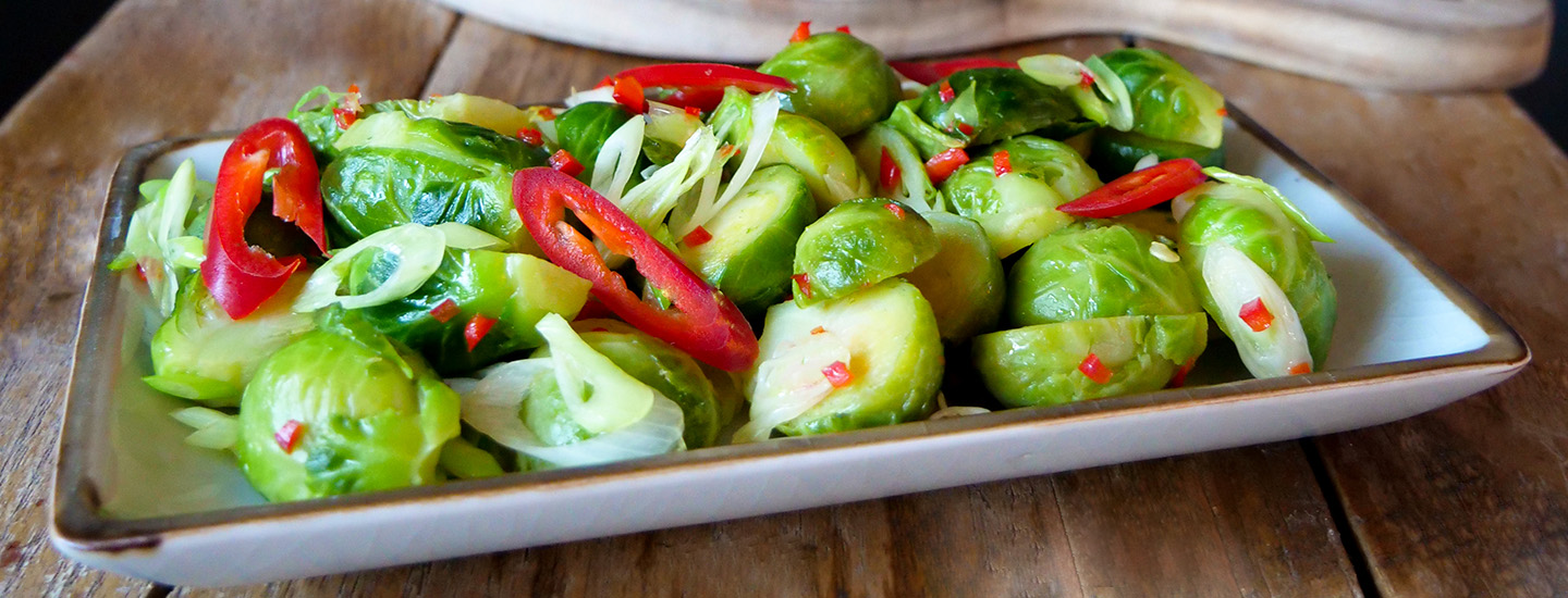 Ruusukaalisalaatti chilillä